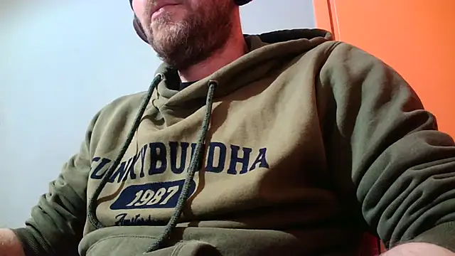 Snapshot of truble78 chatting on March 31, 5:35 pm truble78 online show from March 31, 5:35 pm