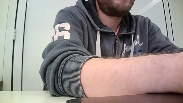 Snapshot of truble78 chatting on April 9, 9:26 am truble78 online show from April 9, 9:26 am