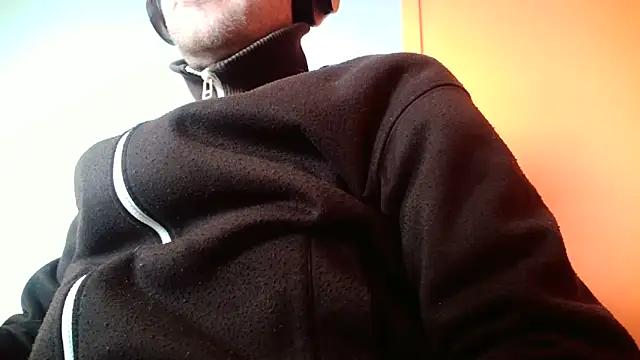 Snapshot of truble78 chatting on April 14, 9:15 am truble78 online show from April 14, 9:15 am