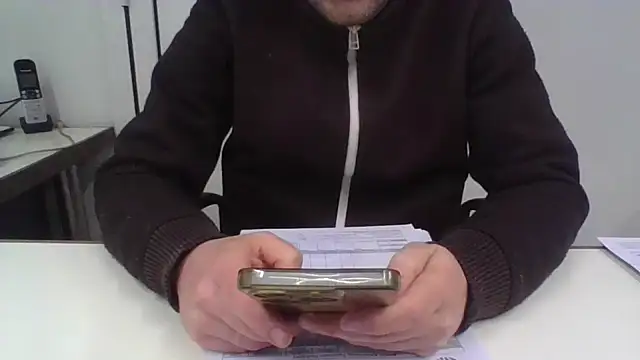 Snapshot of truble78 chatting on April 16, 7:42 am truble78 online show from April 16, 7:42 am