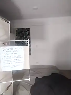 Snapshot of Mileepecas chatting on February 21, 3:18 am Mileepecas online show from February 21, 3:18 am