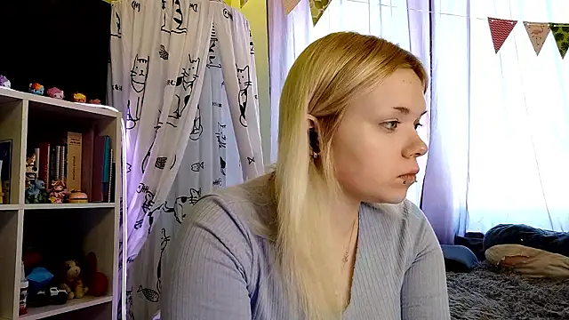 Snapshot of Karengilgun chatting on February 23, 2:14 pm Karengilgun online show from February 23, 2:14 pm