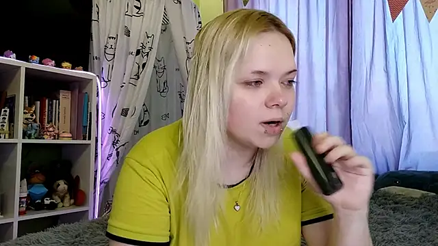 Snapshot of Karengilgun chatting on February 25, 2:59 pm Karengilgun online show from February 25, 2:59 pm