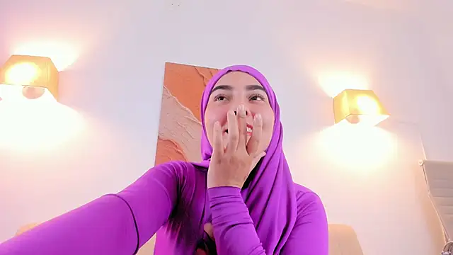 Snapshot of Malika_Noor chatting on April 15, 7:58 pm Malika Noor online show from April 15, 7:58 pm
