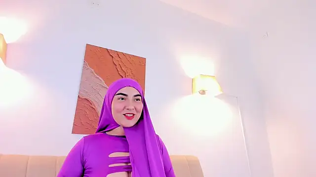 Snapshot of Malika_Noor chatting on April 16, 9:39 pm Malika Noor online show from April 16, 9:39 pm