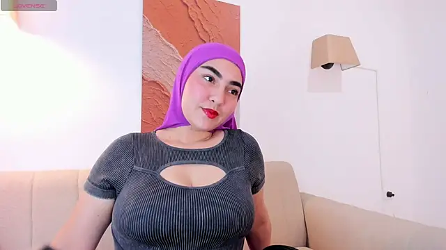 Snapshot of Malika_Noor chatting on June 6, 4:01 pm Malika Noor online show from June 6, 4:01 pm