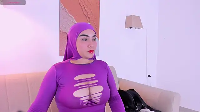 Snapshot of Malika_Noor chatting on July 7, 3:05 pm Malika Noor online show from July 7, 3:05 pm
