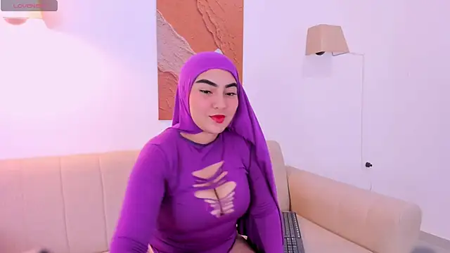 Snapshot of Malika_Noor chatting on July 9, 3:27 pm Malika Noor online show from July 9, 3:27 pm