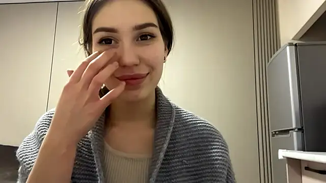 Snapshot of HypnoticEyeys chatting on February 21, 5:25 pm HypnoticEyeys online show from February 21, 5:25 pm