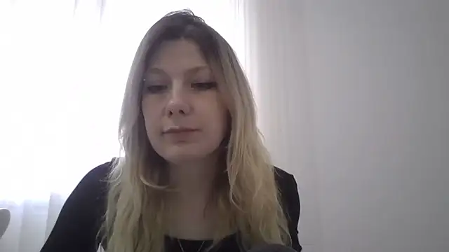 Snapshot of Foxy_Bright chatting on February 26, 1:32 pm Foxy Bright online show from February 26, 1:32 pm