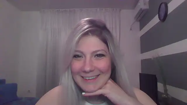 Foxy Bright online show from March 17, 7:06 pm