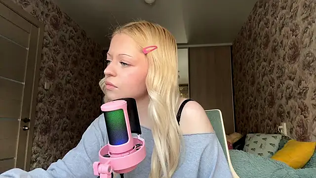 Snapshot of JeneeBIanks chatting on February 21, 11:11 am JeneeBIanks online show from February 21, 11:11 am