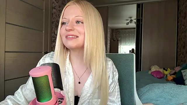 JeneeBIanks online show from March 17, 11:46 am