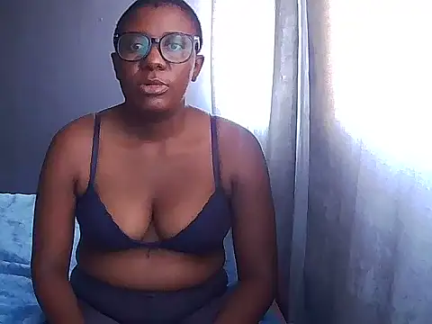 Snapshot of BossynBeautiful chatting on February 20, 7:21 am BossynBeautiful online show from February 20, 7:21 am