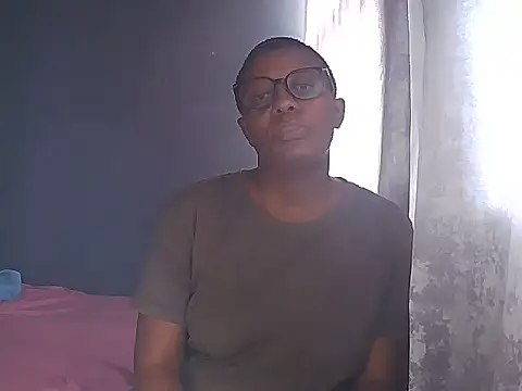 Snapshot of BossynBeautiful chatting on February 22, 5:51 am BossynBeautiful online show from February 22, 5:51 am