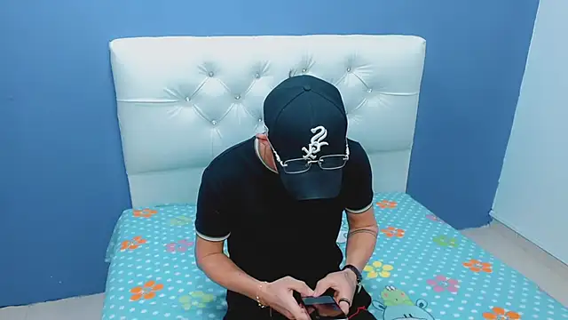 Snapshot of masterboyx chatting on February 20, 3:12 pm masterboyx online show from February 20, 3:12 pm