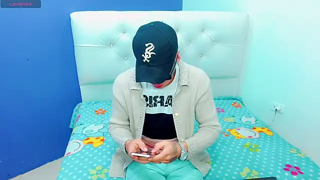 Snapshot of masterboyx chatting on February 21, 3:24 pm masterboyx online show from February 21, 3:24 pm