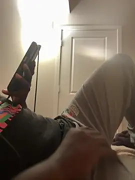 Snapshot of makeherfeelg chatting on February 22, 4:24 am makeherfeelg online show from February 22, 4:24 am