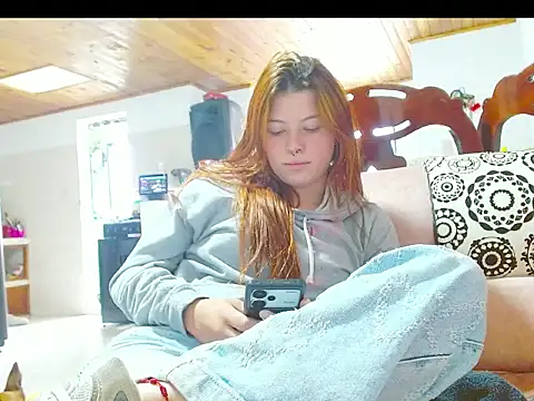 Snapshot of Emma_Rodriguez15 chatting on February 25, 6:28 pm Emma Rodriguez15 online show from February 25, 6:28 pm