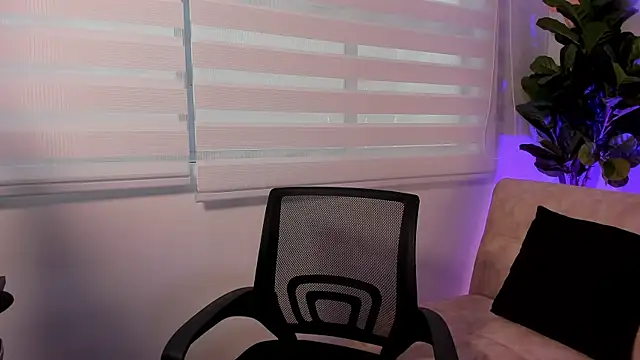 Snapshot of Antonella_Moretti_ chatting on February 25, 1:54 pm Antonella Moretti online show from February 25, 1:54 pm