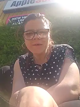 Sexymilf6992 online show from June 3, 4:23 pm