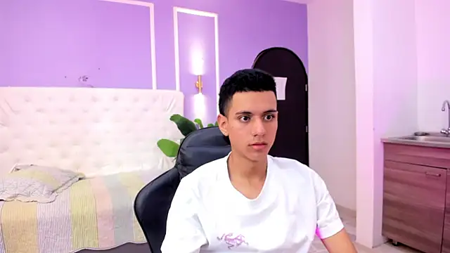 dominicjonnes online show from April 20, 2:31 pm