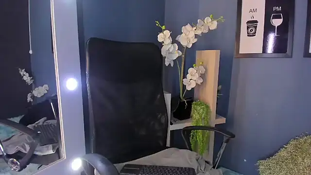 EmiilyRousee online show from April 11, 3:22 am