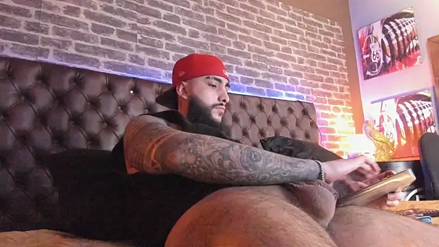 SantiagoHincapiie online show from March 9, 8:57 pm