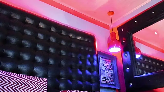 SantiagoHincapiie online show from March 15, 4:29 am