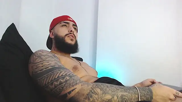 SantiagoHincapiie online show from March 19, 5:11 am