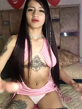 Snapshot of Lauraaa_pink18 chatting on February 20, 6:26 am Lauraaa pink18 online show from February 20, 6:26 am