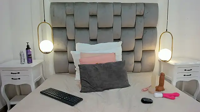 Snapshot of DrinkLau18 chatting on February 26, 9:03 pm DrinkLau18 online show from February 26, 9:03 pm