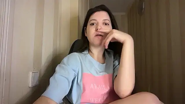 Eloise Pattie online show from February 22, 11:36 pm