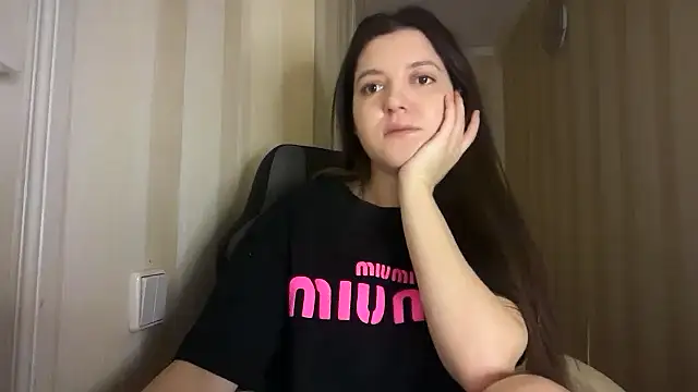 Eloise Pattie online show from February 25, 11:03 pm