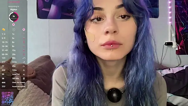 Snapshot of Emmibrilson chatting on June 13, 1:09 pm Emmibrilson online show from June 13, 1:09 pm