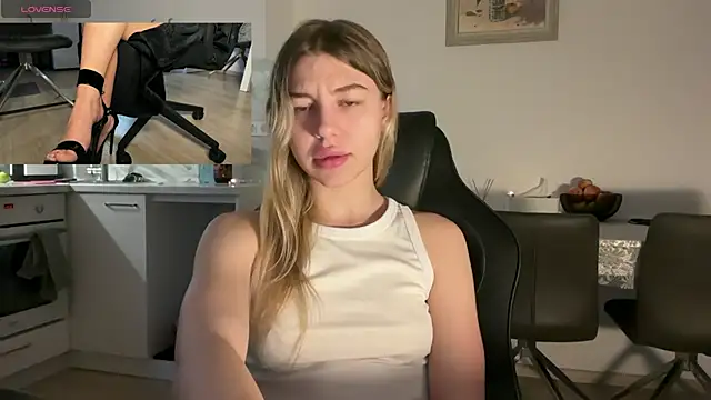 Snapshot of GODDESS_doll chatting on March 17, 11:30 pm GODDESS doll online show from March 17, 11:30 pm