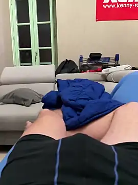 Snapshot of foudesexe23 chatting on February 21, 7:26 pm foudesexe23 online show from February 21, 7:26 pm