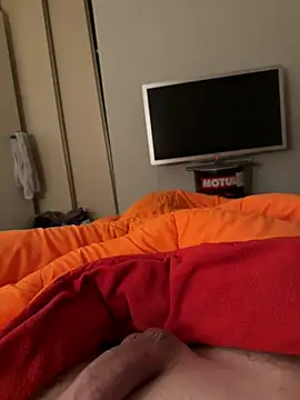 Snapshot of foudesexe23 chatting on February 25, 6:01 am foudesexe23 online show from February 25, 6:01 am