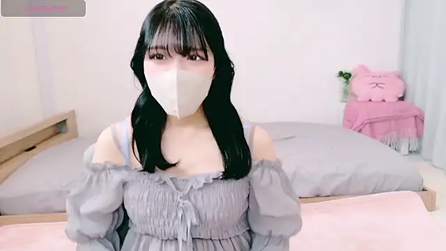 natsuka-chan online show from April 11, 5:56 am