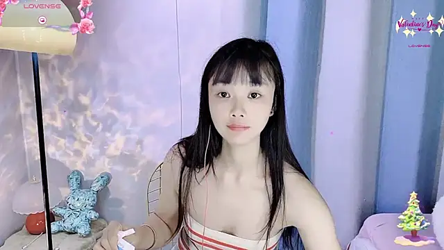 okyssa online show from April 13, 2:33 pm