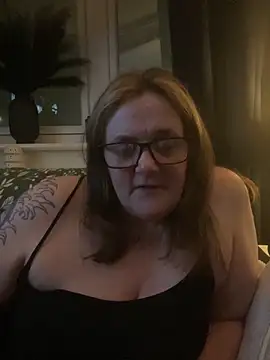 Busty-GilfQuinn online show from February 21, 9:49 pm