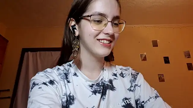 Snapshot of Katelemon chatting on March 4, 12:11 pm Katelemon online show from March 4, 12:11 pm