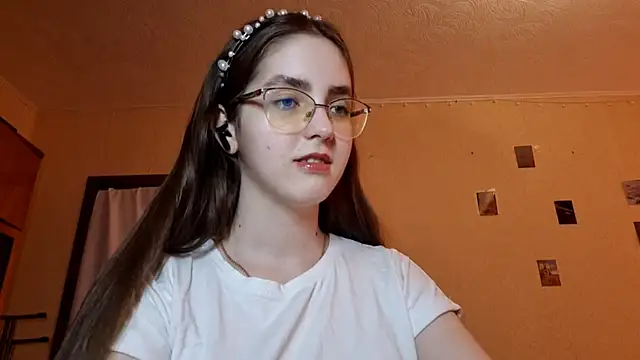 Snapshot of Katelemon chatting on March 8, 12:31 pm Katelemon online show from March 8, 12:31 pm