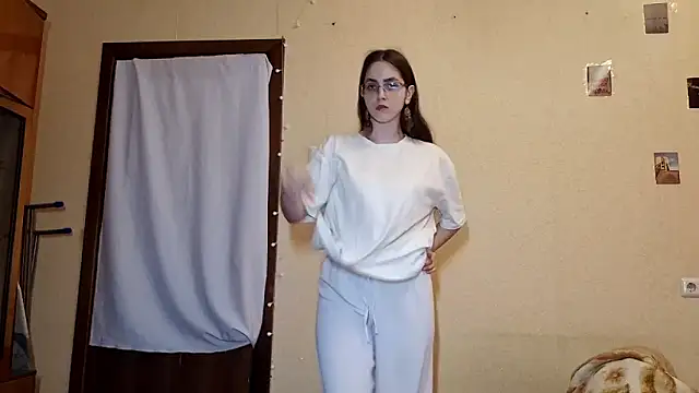 Snapshot of Katelemon chatting on March 20, 2:44 pm Katelemon online show from March 20, 2:44 pm