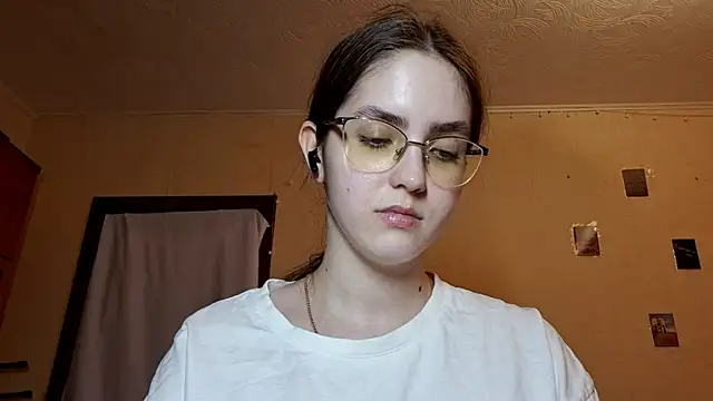 Snapshot of Katelemon chatting on April 1, 2:36 pm Katelemon online show from April 1, 2:36 pm