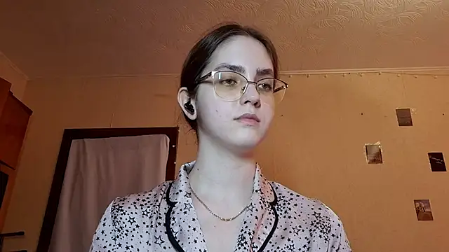 Snapshot of Katelemon chatting on April 3, 11:19 am Katelemon online show from April 3, 11:19 am