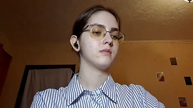 Snapshot of Katelemon chatting on April 6, 2:29 pm Katelemon online show from April 6, 2:29 pm