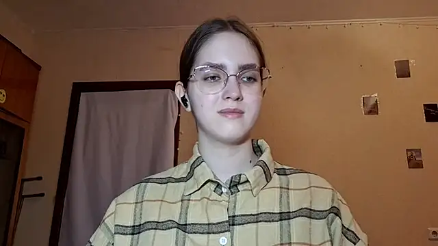 Snapshot of Katelemon chatting on April 13, 2:55 pm Katelemon online show from April 13, 2:55 pm