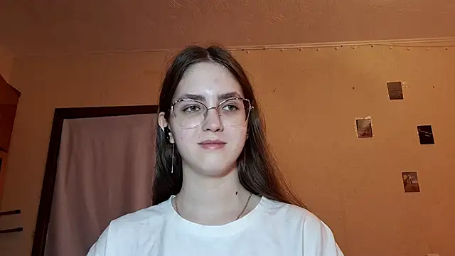 Snapshot of Katelemon chatting on April 16, 11:33 am Katelemon online show from April 16, 11:33 am