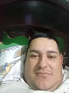 Snapshot of BIGLATINOANDMILKMAN chatting on February 20, 6:30 pm BIGLATINOANDMILKMAN online show from February 20, 6:30 pm